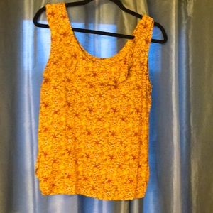 GAP tank with frilly collar.